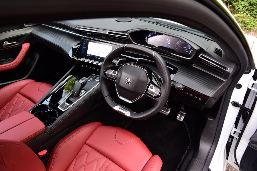 Интерьер Peugeot 508 SW GT Line 2019 года  (UK) (фото 5 из 25)